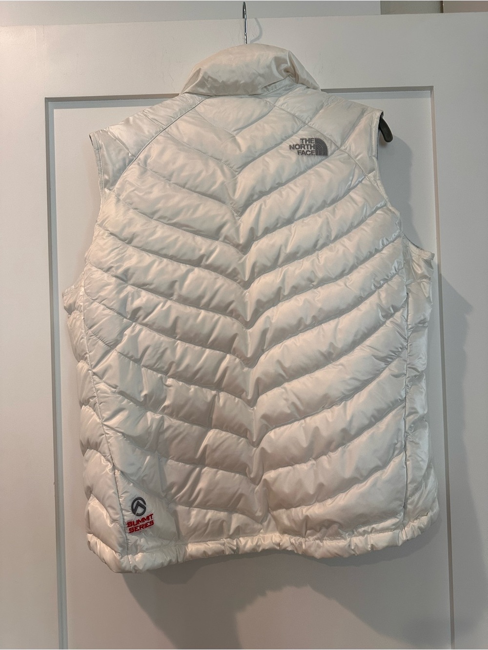 The North Face Women’s White Insulated Summit Series Vest - Picture 2 of 5
